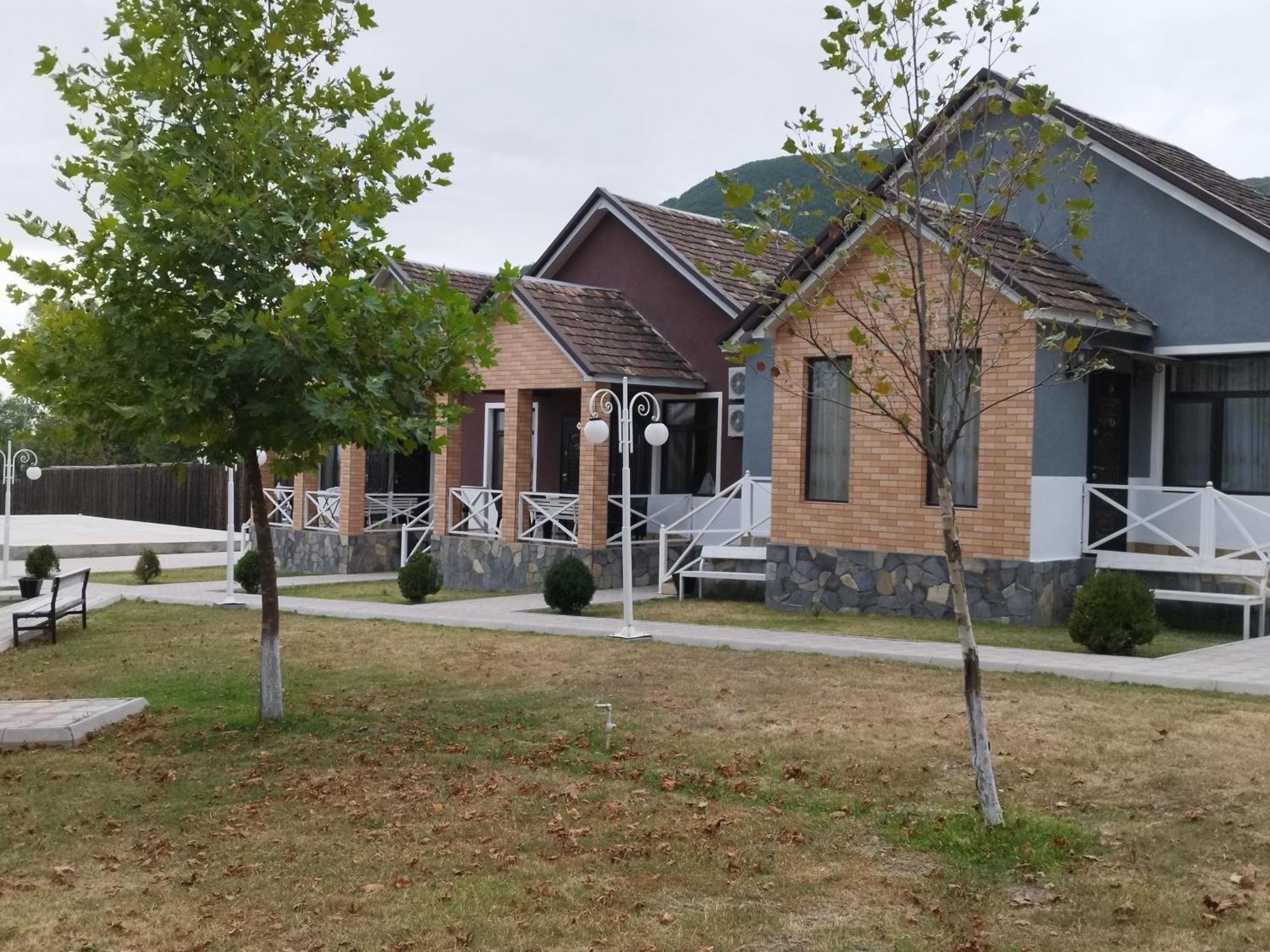 Tulpan Hotel Sheki Ngoại thất bức ảnh